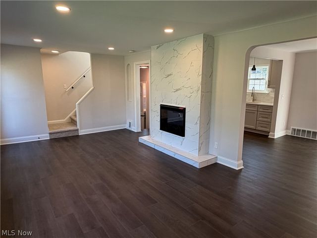 17012 Eldamere Avenue, Cleveland, OH 44128