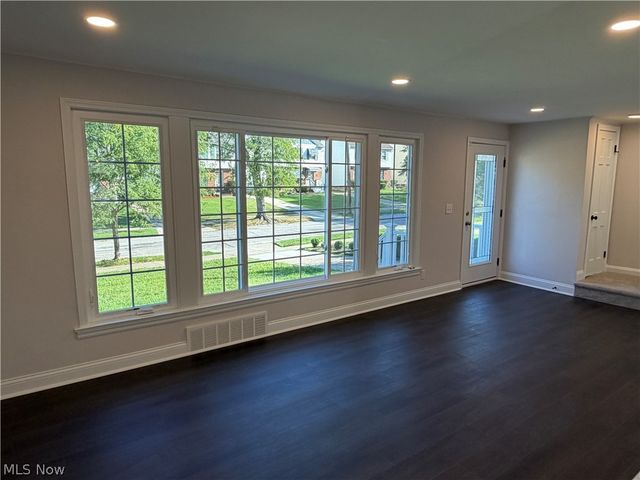 17012 Eldamere Avenue, Cleveland, OH 44128