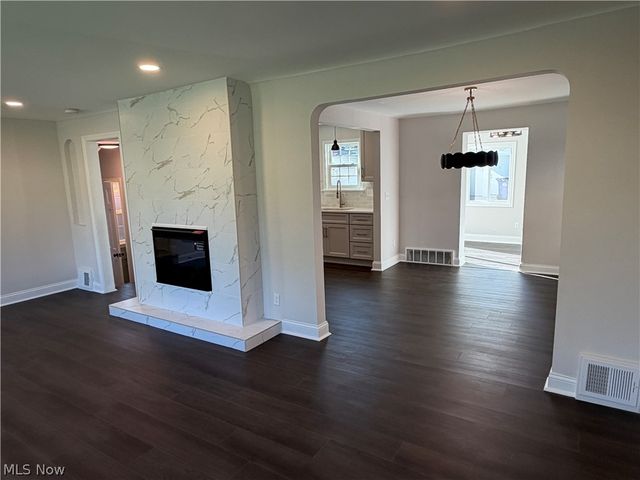 17012 Eldamere Avenue, Cleveland, OH 44128