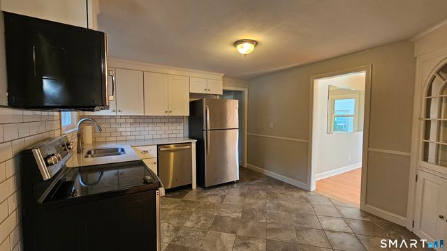 73 Knollwood Road, West Hartford, CT 06110