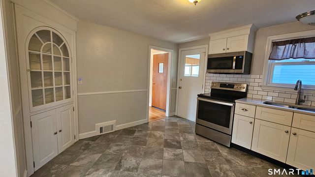 73 Knollwood Road, West Hartford, CT 06110