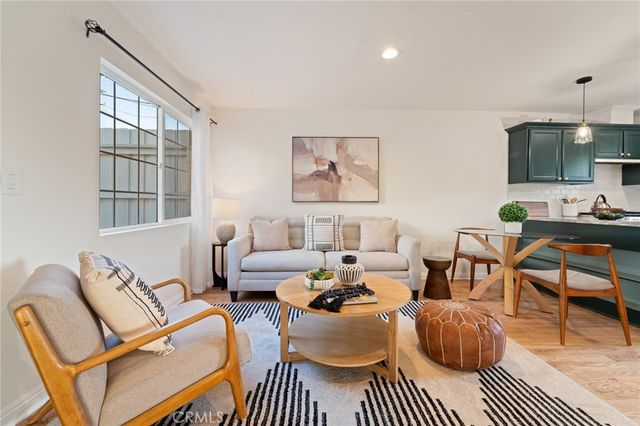 1637 N Alvarado, Los Angeles, CA 90026