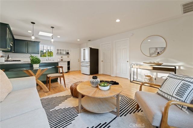 1637 N Alvarado, Los Angeles, CA 90026