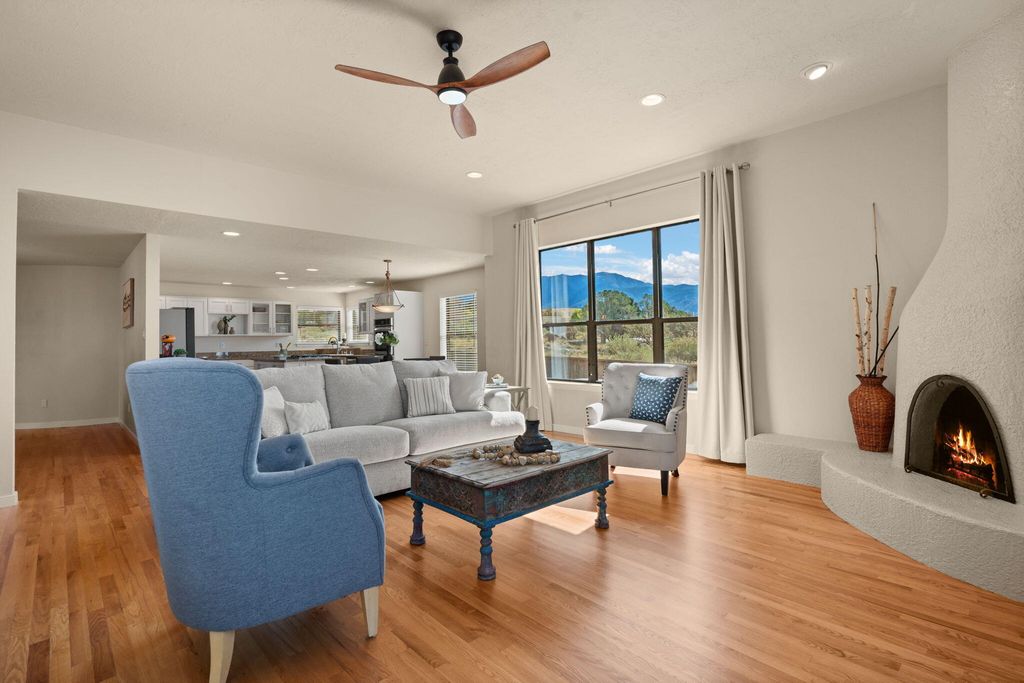 906 Tramway Lane NE, Albuquerque, NM 87122