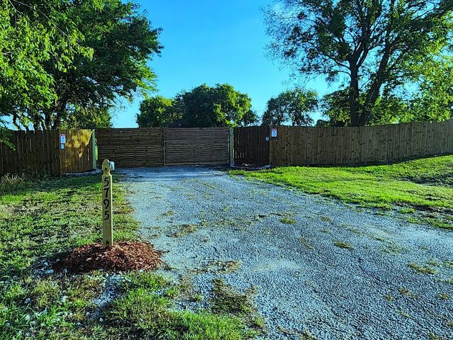5795 Fm 513 S, Lone Oak, TX 75453