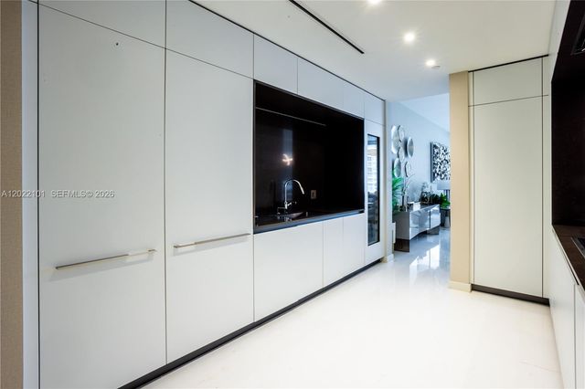 300 Biscayne Boulevard Way 2203C, Miami, FL 33131