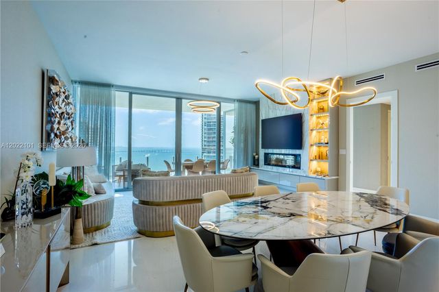 300 Biscayne Boulevard Way 2203C, Miami, FL 33131
