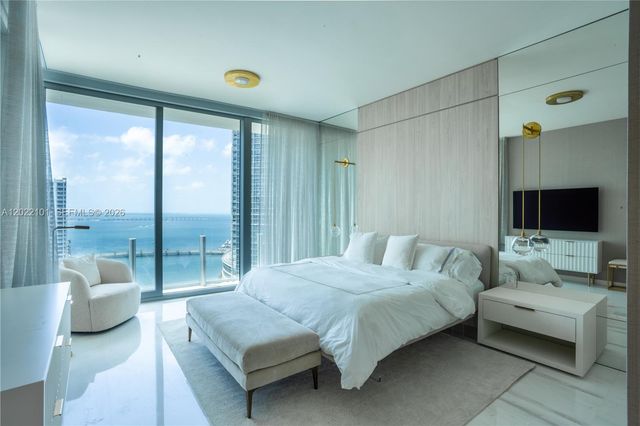 300 Biscayne Boulevard Way 2203C, Miami, FL 33131