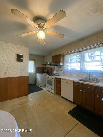 50 7th Street, Hazlet, NJ 07734