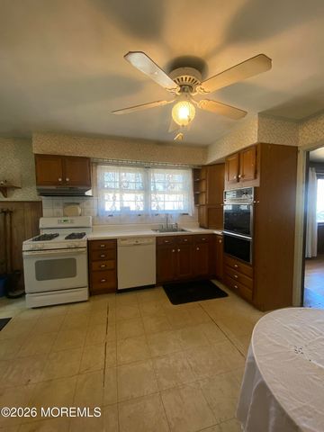 50 7th Street, Hazlet, NJ 07734