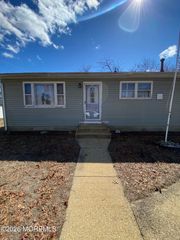 50 7th Street, Hazlet, NJ 07734