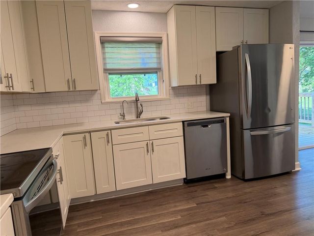 15604 Allen Avenue, Belton, MO 64012
