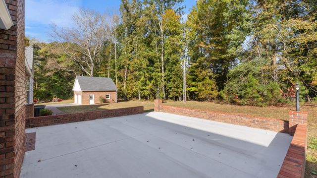 416 Powers Rd, Manchester, TN 37355