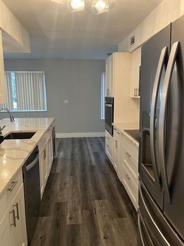 992 NW 93rd Avenue, Plantation, FL 33324