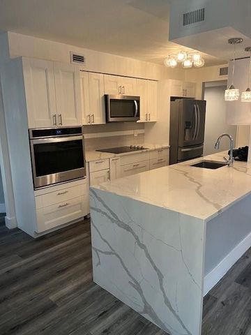 992 NW 93rd Avenue, Plantation, FL 33324