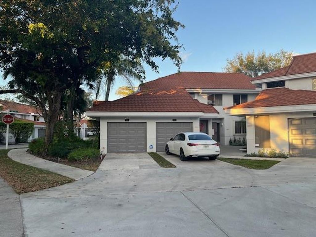 992 NW 93rd Avenue, Plantation, FL 33324