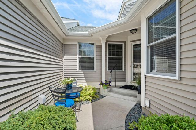 2996 Highcourte, Roseville, MN 55113