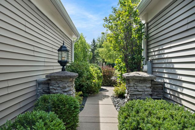 2996 Highcourte, Roseville, MN 55113