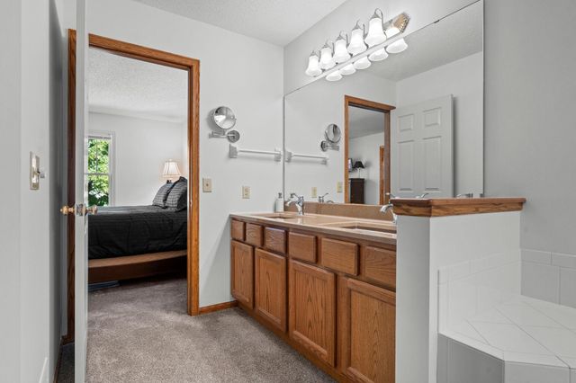 2996 Highcourte, Roseville, MN 55113