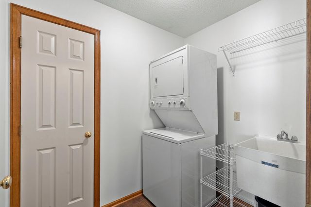 2996 Highcourte, Roseville, MN 55113