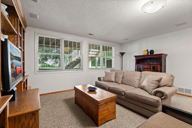 2996 Highcourte, Roseville, MN 55113