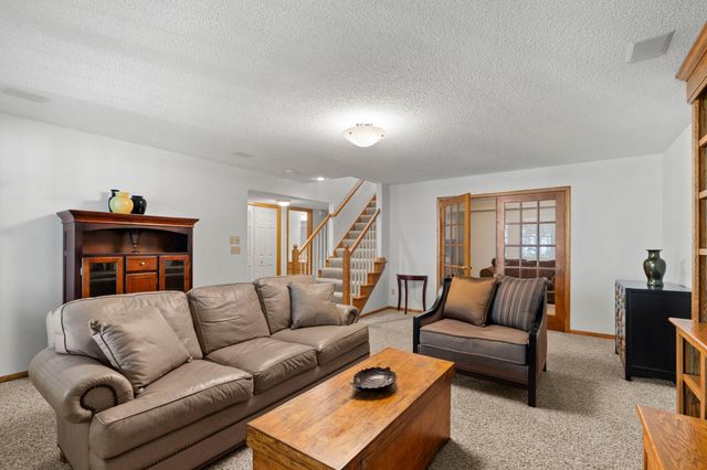 2996 Highcourte, Roseville, MN 55113