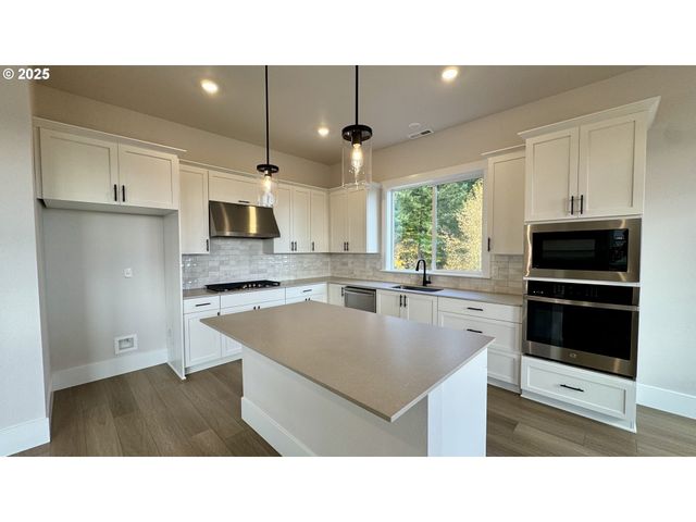 17614 Sw Watchman Ln, Beaverton, OR 97007