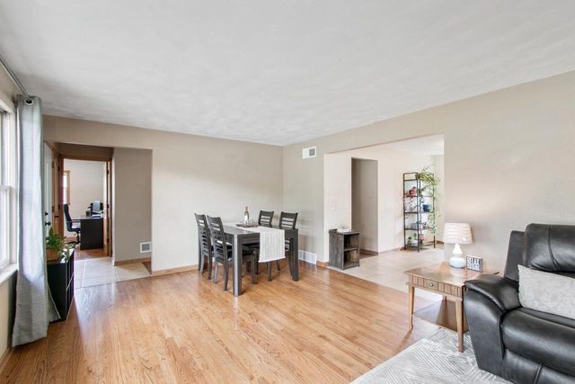 1812 W Rugby Road, Janesville, WI 53545