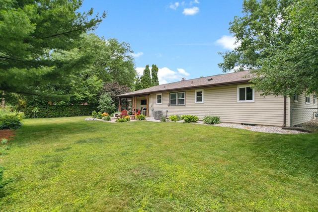 1812 W Rugby Road, Janesville, WI 53545