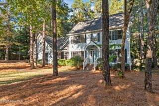 465 E Hedgelawn Way, Southern Pines, NC 28387
