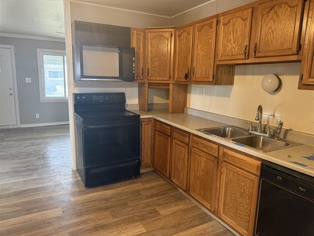 26700 Grandmont Street, Roseville, MI 48066