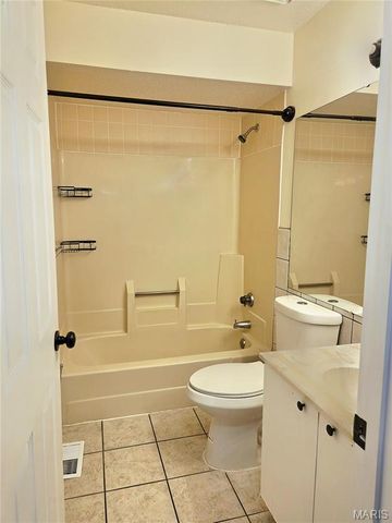 2049 Kentmore Lane, Chesterfield, MO 63017