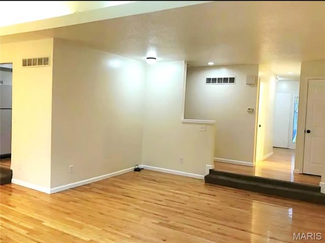 2049 Kentmore Lane, Chesterfield, MO 63017