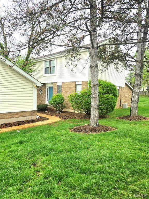 2049 Kentmore Lane, Chesterfield, MO 63017