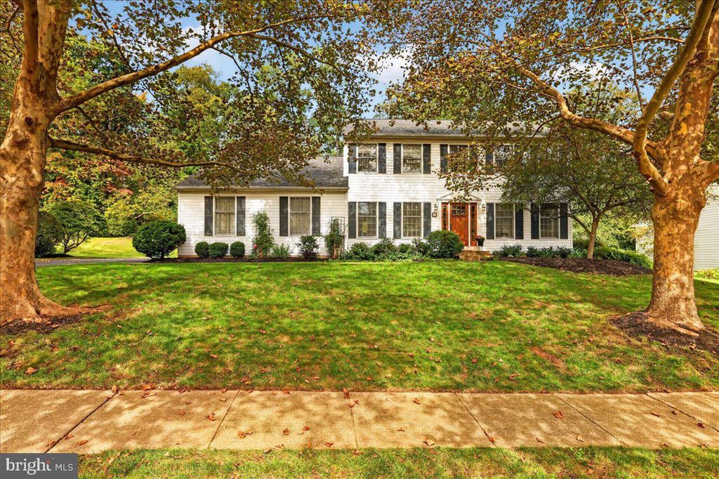 22 STEEPLECHASE DR, DOYLESTOWN, PA 18901 — exterior