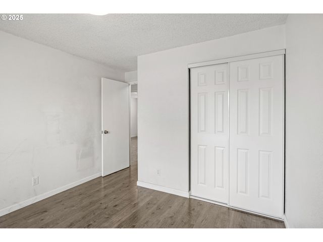 1515 W HARRISON Ave, Cottage Grove, OR 97424