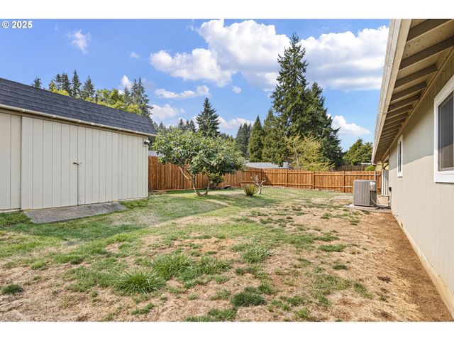 1515 W HARRISON Ave, Cottage Grove, OR 97424