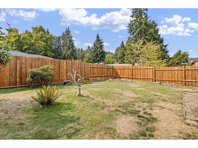 1515 W HARRISON Ave, Cottage Grove, OR 97424