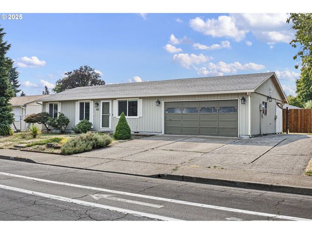 1515 W HARRISON Ave, Cottage Grove, OR 97424