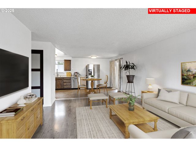 1515 W HARRISON Ave, Cottage Grove, OR 97424