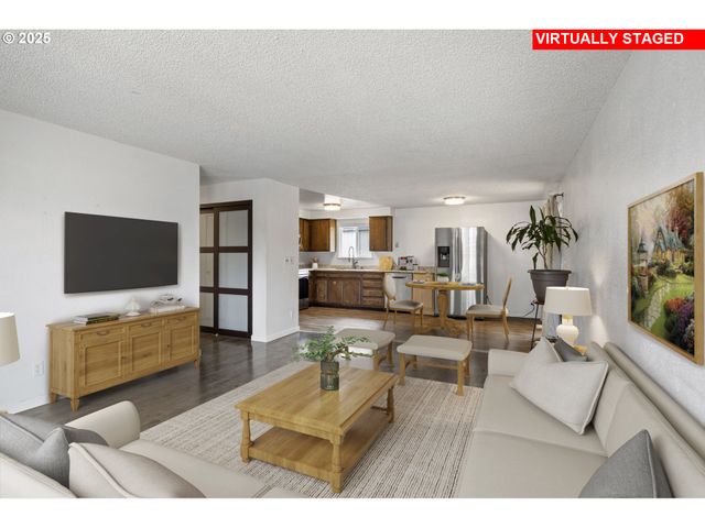 1515 W HARRISON Ave, Cottage Grove, OR 97424