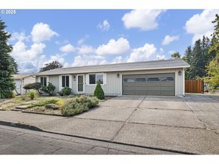 1515 W HARRISON Ave, Cottage Grove, OR 97424