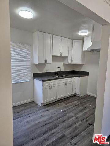 914 S Gramercy Drive D, Los Angeles, CA 90019