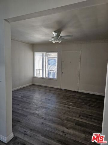 914 S Gramercy Drive D, Los Angeles, CA 90019