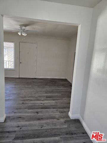 914 S Gramercy Drive D, Los Angeles, CA 90019
