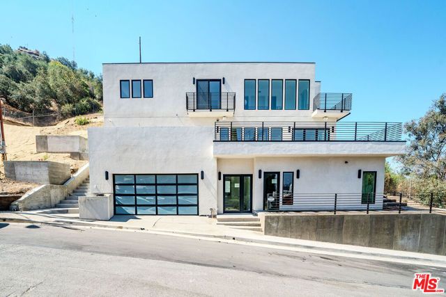 2882 El Roble Drive, Los Angeles, CA 90041