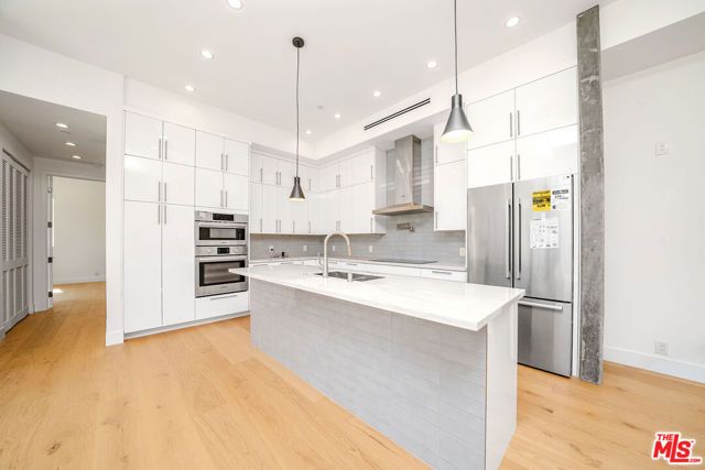2882 El Roble Drive, Los Angeles, CA 90041