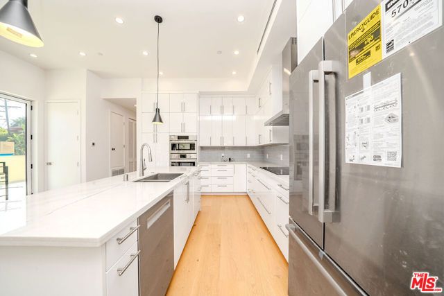 2882 El Roble Drive, Los Angeles, CA 90041