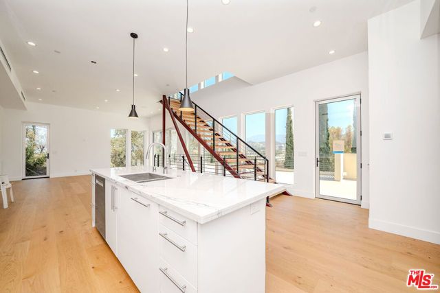 2882 El Roble Drive, Los Angeles, CA 90041