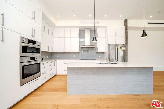 2882 El Roble Drive, Los Angeles, CA 90041